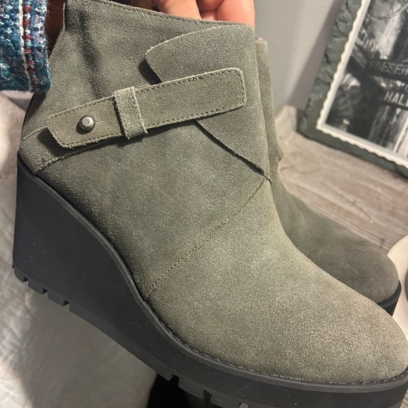 Eileen Fisher Tinker Wedgie Booties Dark Moss Green Suede Size 9.5 City Sleek - Picture 9 of 10